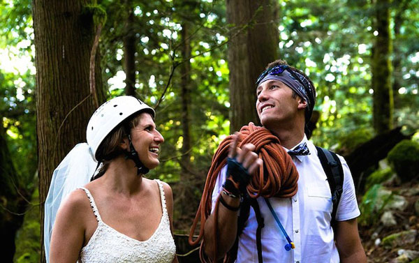 perierga.gr - Παντρεύτηκαν σε ύψος 400 μέτρων!