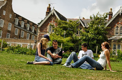 exeter-streatham-campus-students_lb