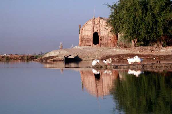 perierga.gr - Τα πλωτά σπίτια από καλάμι στο Ιράκ!