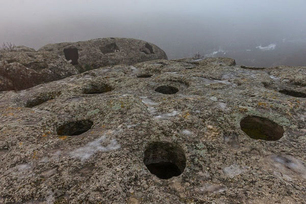 perierga.gr - Χριστιανική πόλη μέσα σε σπηλιές!