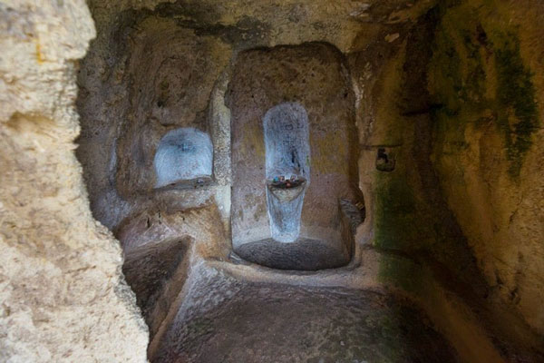 perierga.gr - Χριστιανική πόλη μέσα σε σπηλιές!