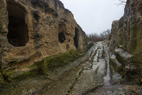 perierga.gr - Χριστιανική πόλη μέσα σε σπηλιές!